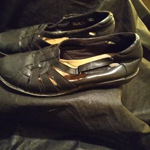 Clark's sz 9.5M slippers leather